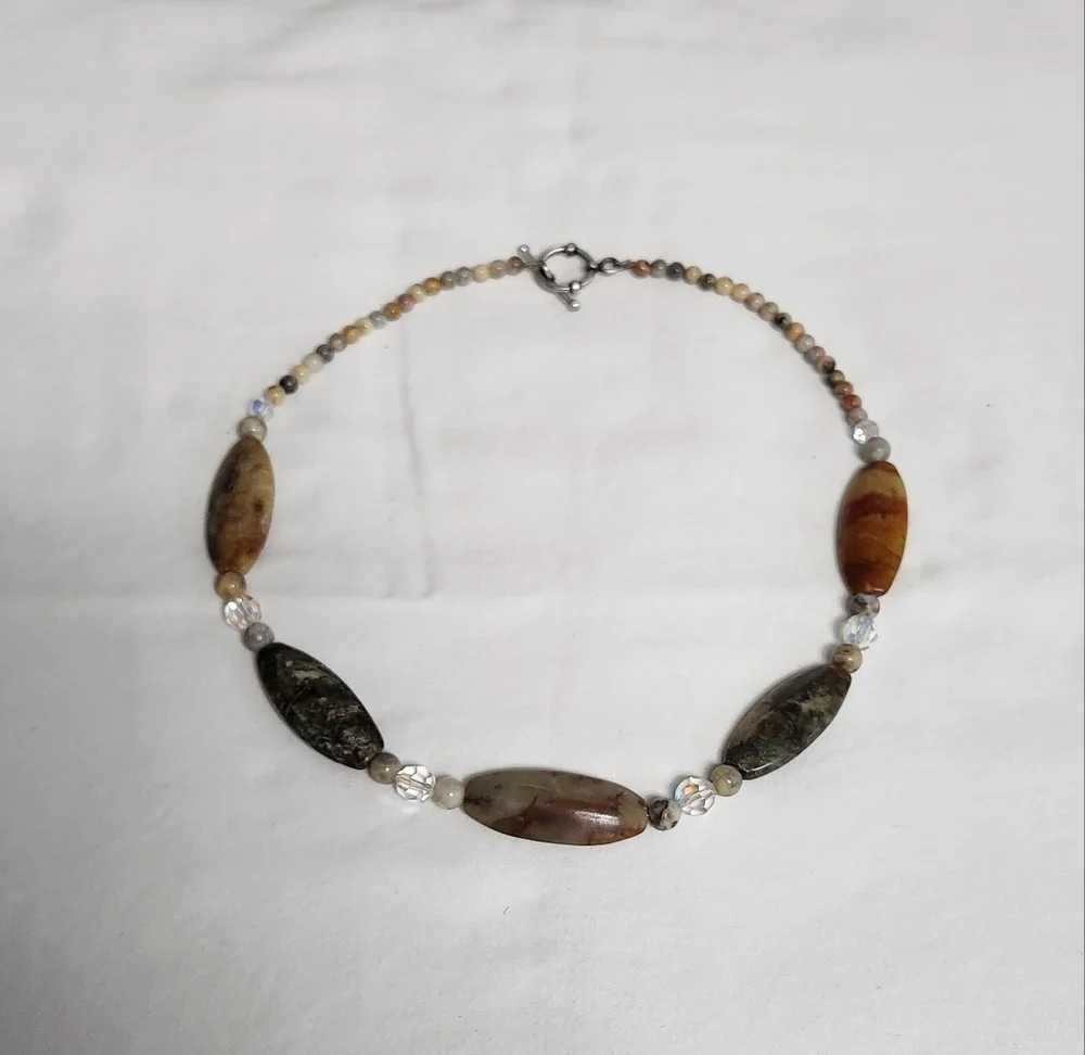 Coral Agathe Necklace with Earth Tones - Picture 2 of 3